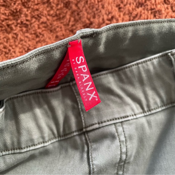 Spanx pull on wide leg cropped green pants. Sz Medium petite capri - Picture 9 of 11